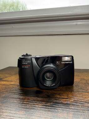 Olympus Infinity Accura Zoom 80 35mm Point & Shoot Film Camera - AS IS FOR PARTS